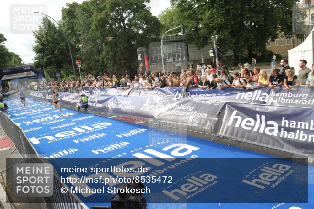 29.06.2025 - hella hamburg halbmarathon Michael Strokosch http://msf.ph/oto/8535472 29.06.2025 10:19:11 Ziel  meine-sportfotos.de