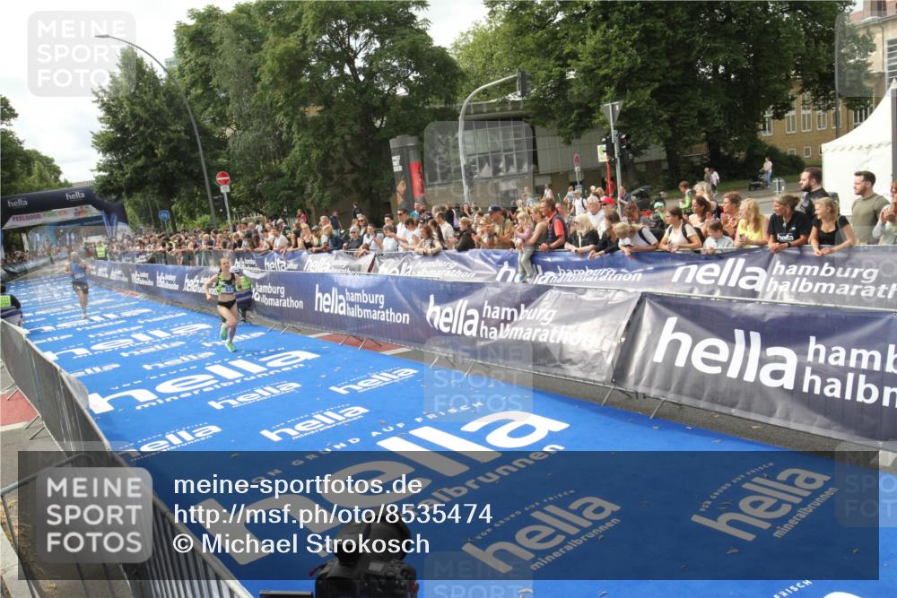 29.06.2025 - hella hamburg halbmarathon Michael Strokosch http://msf.ph/oto/8535474 29.06.2025 10:19:11 Ziel  meine-sportfotos.de