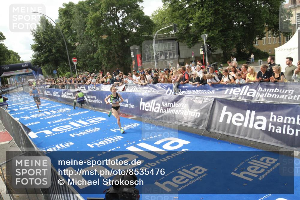 29.06.2025 - hella hamburg halbmarathon Michael Strokosch http://msf.ph/oto/8535476 29.06.2025 10:19:12 Ziel  meine-sportfotos.de