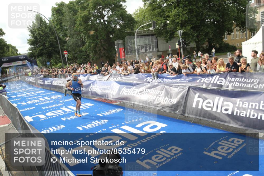 29.06.2025 - hella hamburg halbmarathon Michael Strokosch http://msf.ph/oto/8535479 29.06.2025 10:19:14 Ziel  meine-sportfotos.de