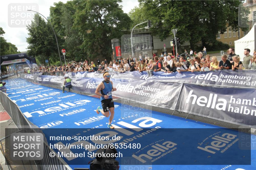 29.06.2025 - hella hamburg halbmarathon Michael Strokosch http://msf.ph/oto/8535480 29.06.2025 10:19:15 Ziel  meine-sportfotos.de