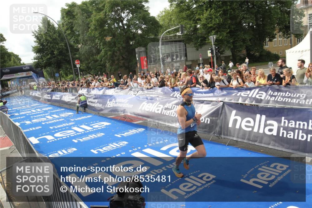 29.06.2025 - hella hamburg halbmarathon Michael Strokosch http://msf.ph/oto/8535481 29.06.2025 10:19:15 Ziel  meine-sportfotos.de