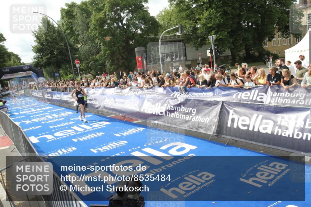 29.06.2025 - hella hamburg halbmarathon Michael Strokosch http://msf.ph/oto/8535484 29.06.2025 10:19:26 Ziel  meine-sportfotos.de