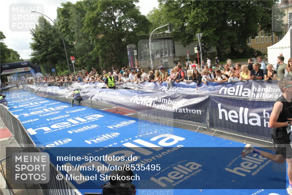 29.06.2025 - hella hamburg halbmarathon Michael Strokosch http://msf.ph/oto/8535495 29.06.2025 10:19:44 Ziel  meine-sportfotos.de