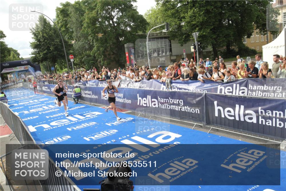 29.06.2025 - hella hamburg halbmarathon Michael Strokosch http://msf.ph/oto/8535511 29.06.2025 10:20:19 Ziel  meine-sportfotos.de