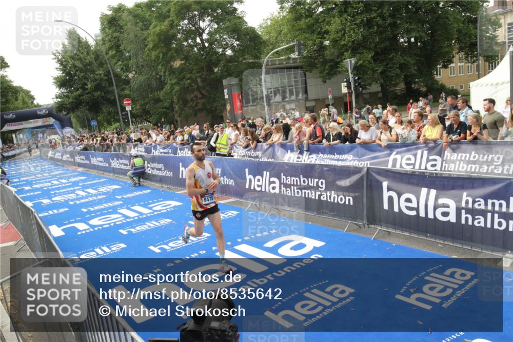 29.06.2025 - hella hamburg halbmarathon Michael Strokosch http://msf.ph/oto/8535642 29.06.2025 10:22:30 Ziel  meine-sportfotos.de