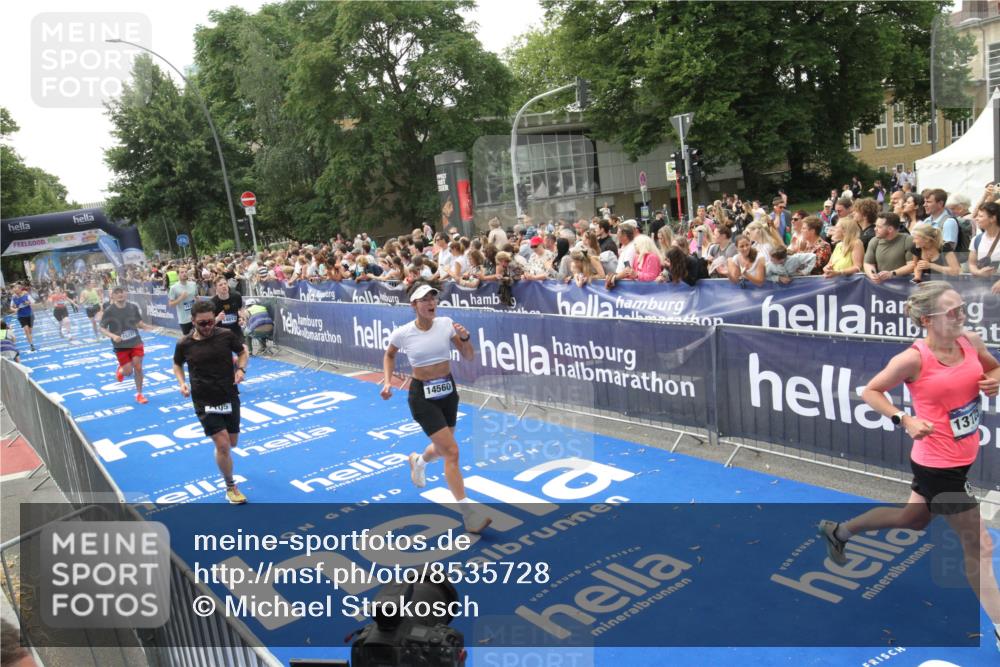 29.06.2025 - hella hamburg halbmarathon Michael Strokosch http://msf.ph/oto/8535728 29.06.2025 10:42:53 Ziel  meine-sportfotos.de