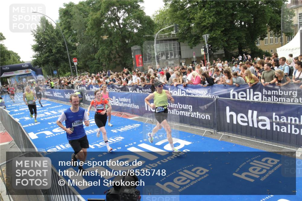 29.06.2025 - hella hamburg halbmarathon Michael Strokosch http://msf.ph/oto/8535748 29.06.2025 10:42:58 Ziel  meine-sportfotos.de