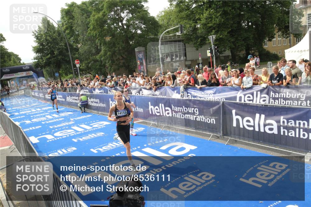 29.06.2025 - hella hamburg halbmarathon Michael Strokosch http://msf.ph/oto/8536111 29.06.2025 10:25:20 Ziel  meine-sportfotos.de