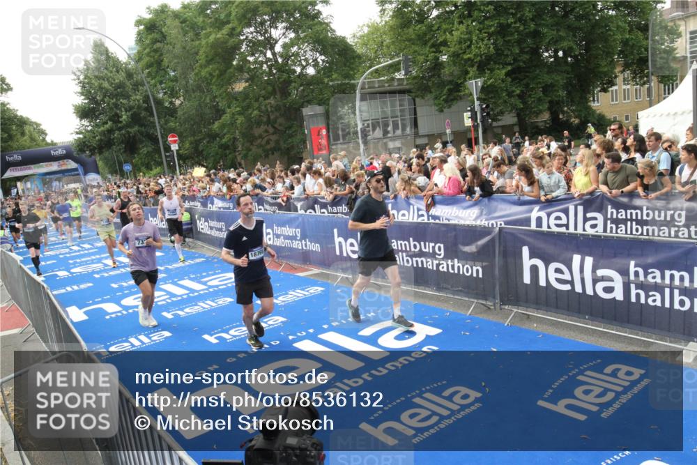 29.06.2025 - hella hamburg halbmarathon Michael Strokosch http://msf.ph/oto/8536132 29.06.2025 10:44:37 Ziel  meine-sportfotos.de