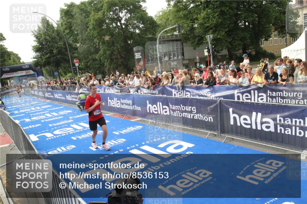 29.06.2025 - hella hamburg halbmarathon Michael Strokosch http://msf.ph/oto/8536153 29.06.2025 10:25:37 Ziel  meine-sportfotos.de