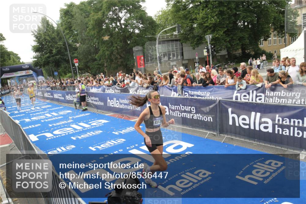 29.06.2025 - hella hamburg halbmarathon Michael Strokosch http://msf.ph/oto/8536447 29.06.2025 10:27:27 Ziel  meine-sportfotos.de