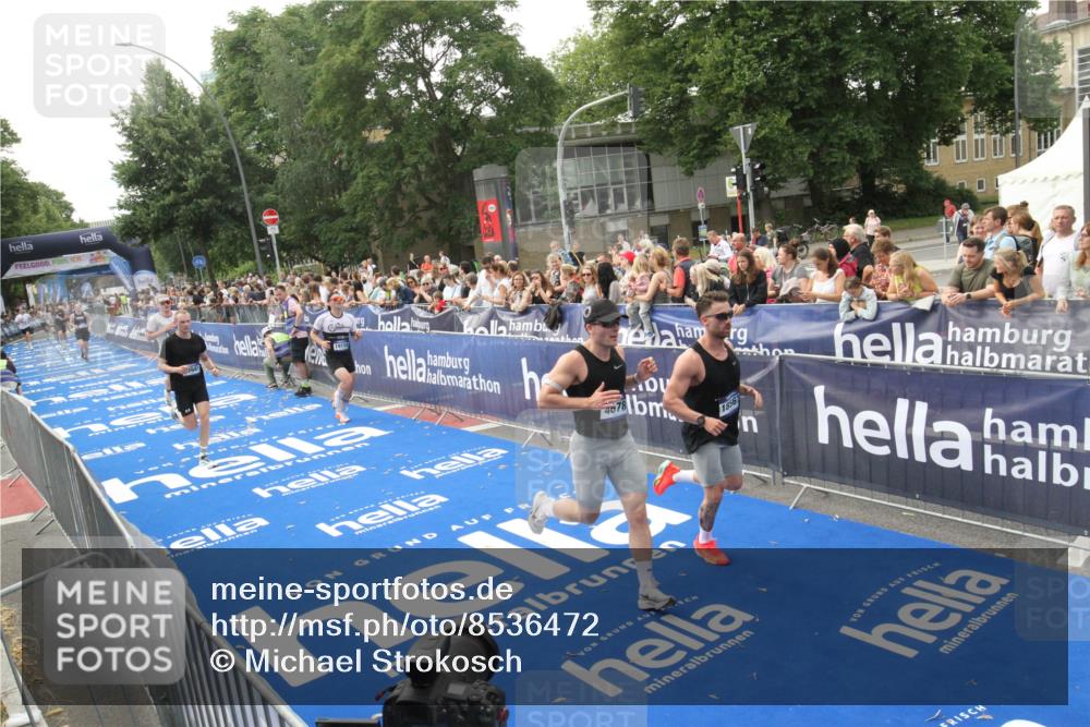29.06.2025 - hella hamburg halbmarathon Michael Strokosch http://msf.ph/oto/8536472 29.06.2025 10:27:35 Ziel  meine-sportfotos.de