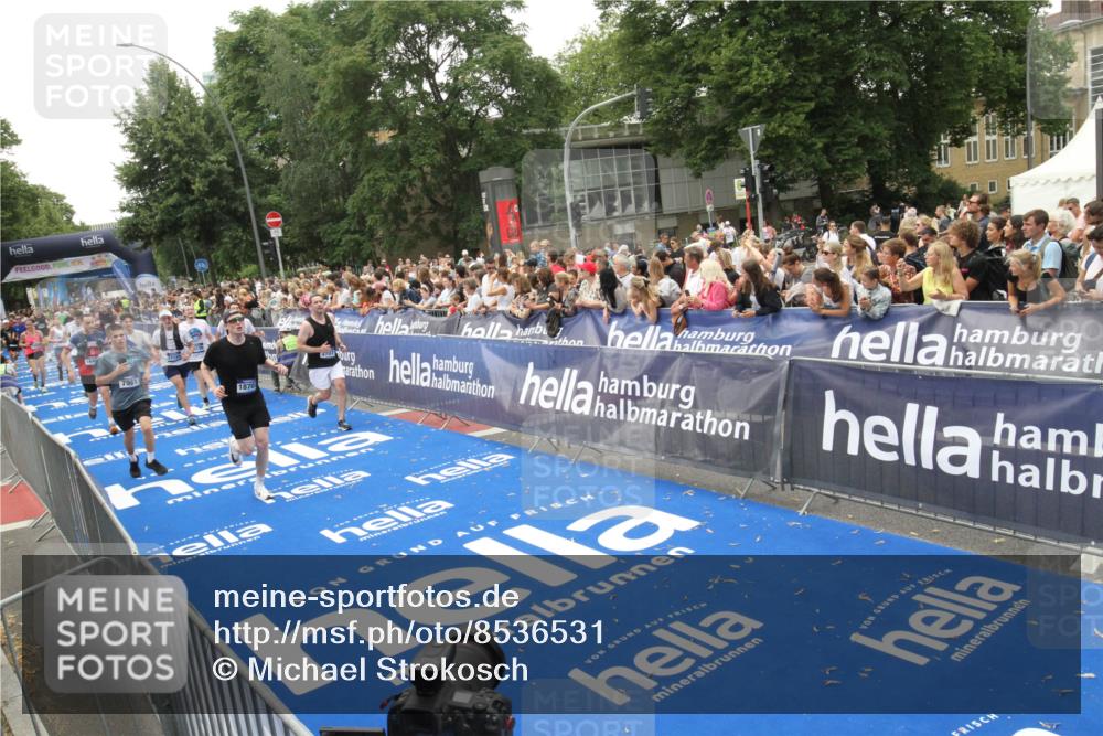 29.06.2025 - hella hamburg halbmarathon Michael Strokosch http://msf.ph/oto/8536531 29.06.2025 10:46:13 Ziel  meine-sportfotos.de