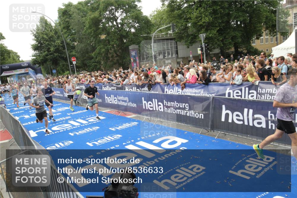 29.06.2025 - hella hamburg halbmarathon Michael Strokosch http://msf.ph/oto/8536633 29.06.2025 10:46:36 Ziel  meine-sportfotos.de