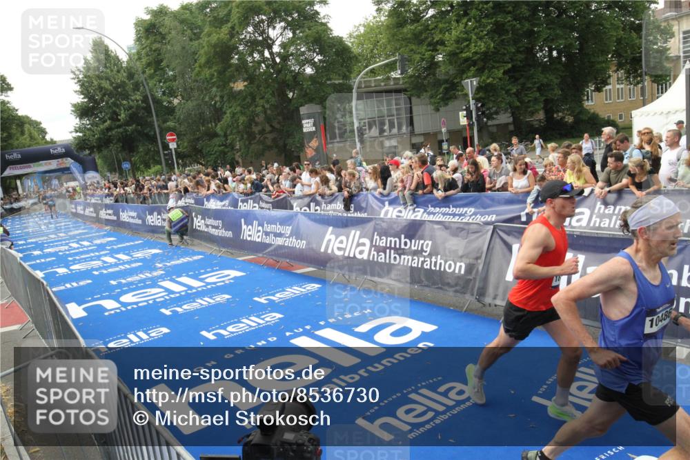29.06.2025 - hella hamburg halbmarathon Michael Strokosch http://msf.ph/oto/8536730 29.06.2025 10:28:55 Ziel  meine-sportfotos.de