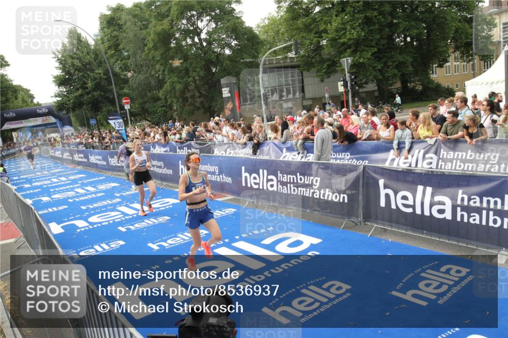 29.06.2025 - hella hamburg halbmarathon Michael Strokosch http://msf.ph/oto/8536937 29.06.2025 10:29:46 Ziel  meine-sportfotos.de