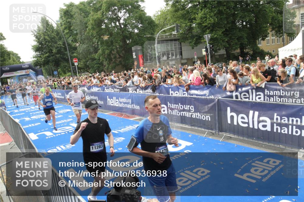 29.06.2025 - hella hamburg halbmarathon Michael Strokosch http://msf.ph/oto/8536938 29.06.2025 10:47:49 Ziel  meine-sportfotos.de