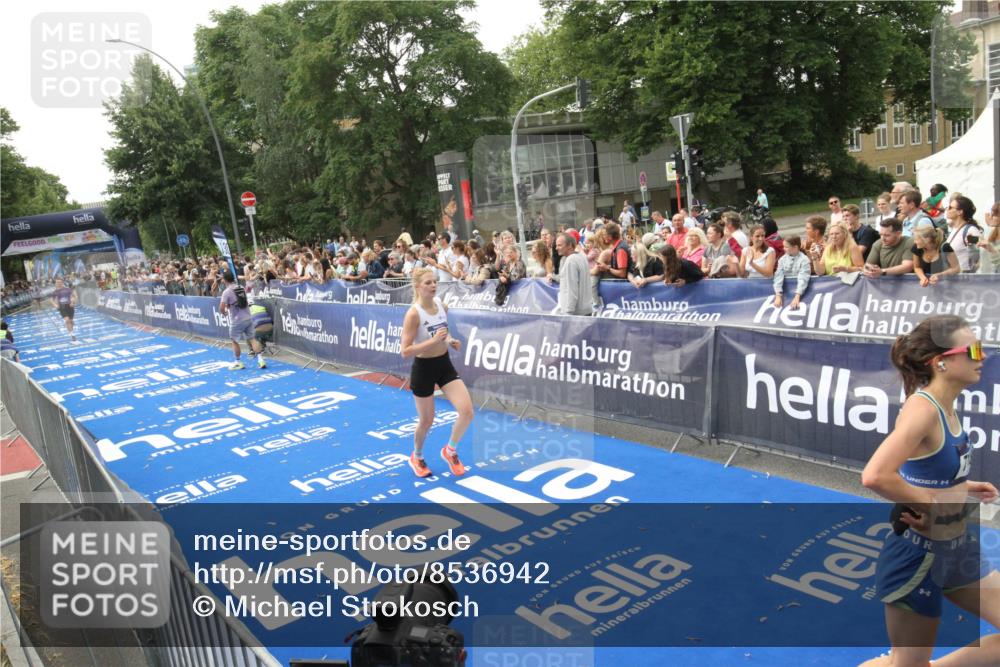 29.06.2025 - hella hamburg halbmarathon Michael Strokosch http://msf.ph/oto/8536942 29.06.2025 10:29:46 Ziel  meine-sportfotos.de