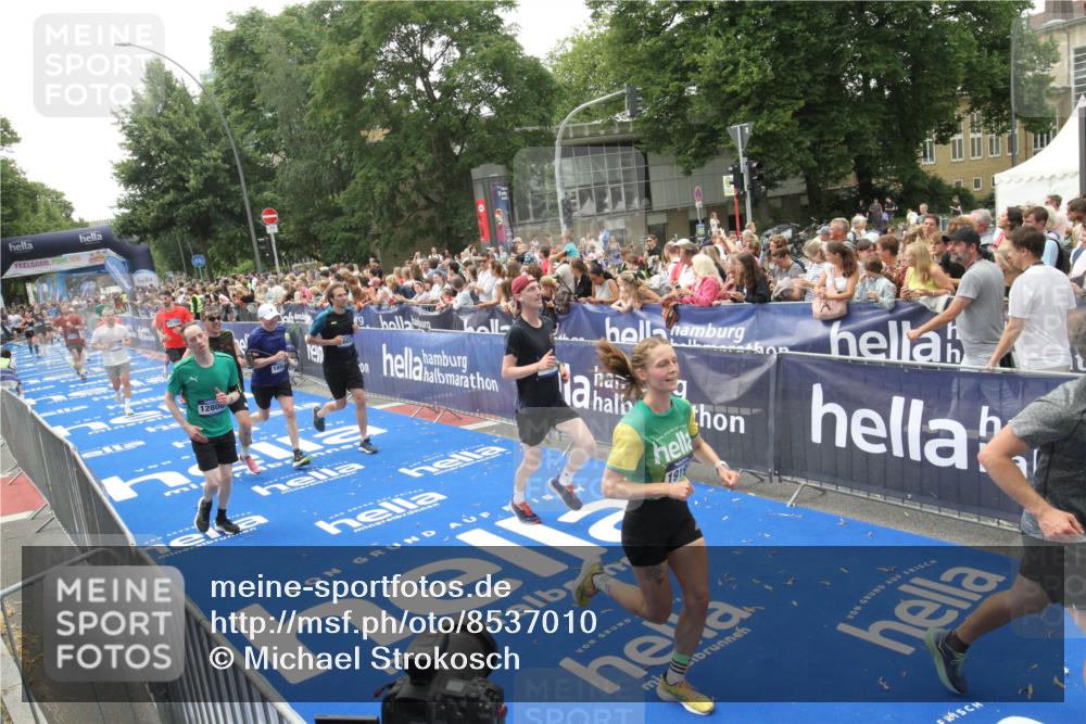 29.06.2025 - hella hamburg halbmarathon Michael Strokosch http://msf.ph/oto/8537010 29.06.2025 10:48:06 Ziel  meine-sportfotos.de