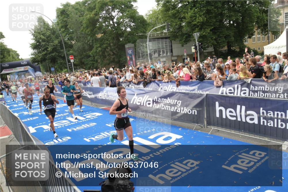29.06.2025 - hella hamburg halbmarathon Michael Strokosch http://msf.ph/oto/8537046 29.06.2025 10:48:14 Ziel  meine-sportfotos.de