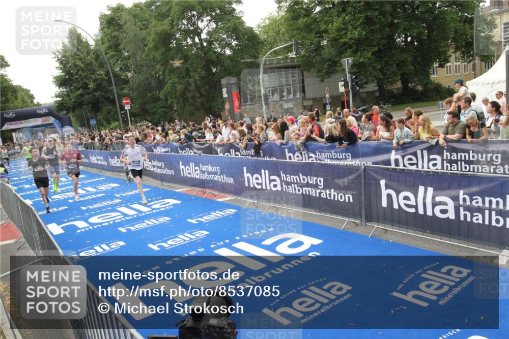 29.06.2025 - hella hamburg halbmarathon Michael Strokosch http://msf.ph/oto/8537085 29.06.2025 10:30:38 Ziel  meine-sportfotos.de