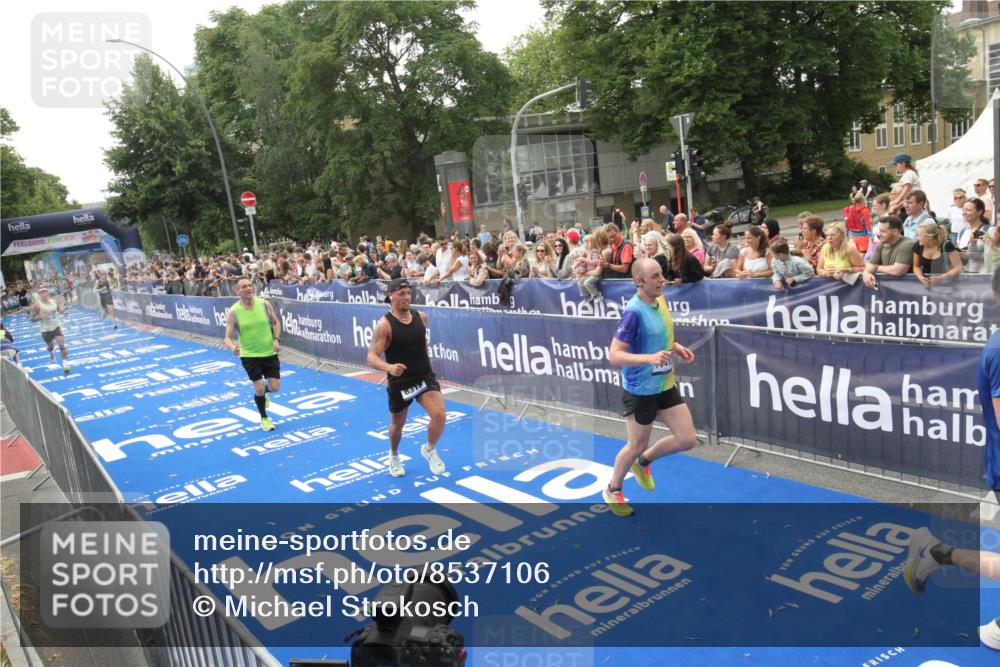29.06.2025 - hella hamburg halbmarathon Michael Strokosch http://msf.ph/oto/8537106 29.06.2025 10:30:42 Ziel  meine-sportfotos.de