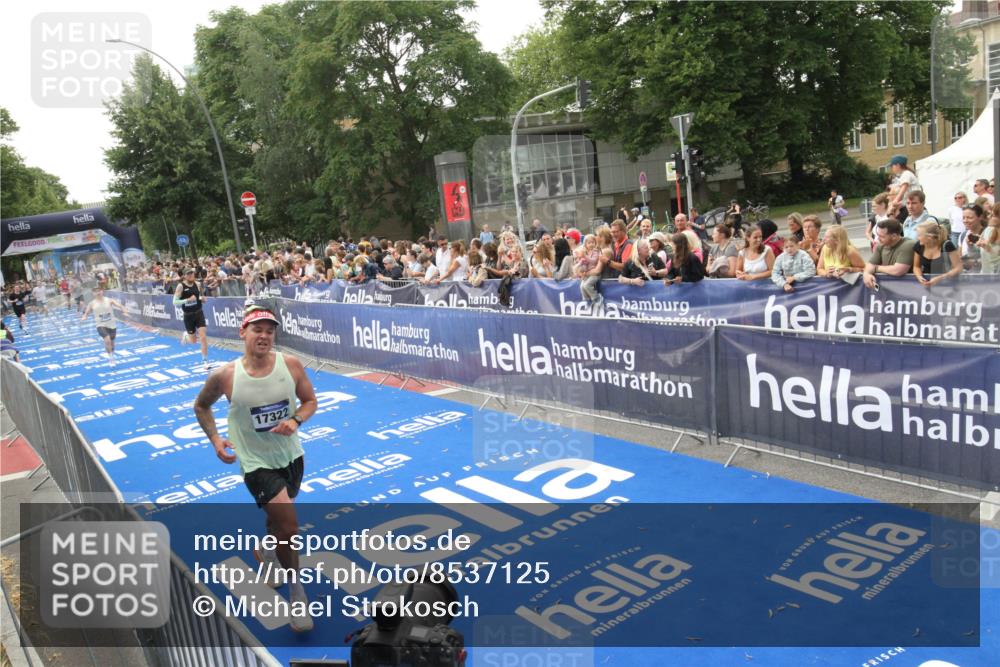 29.06.2025 - hella hamburg halbmarathon Michael Strokosch http://msf.ph/oto/8537125 29.06.2025 10:30:45 Ziel  meine-sportfotos.de