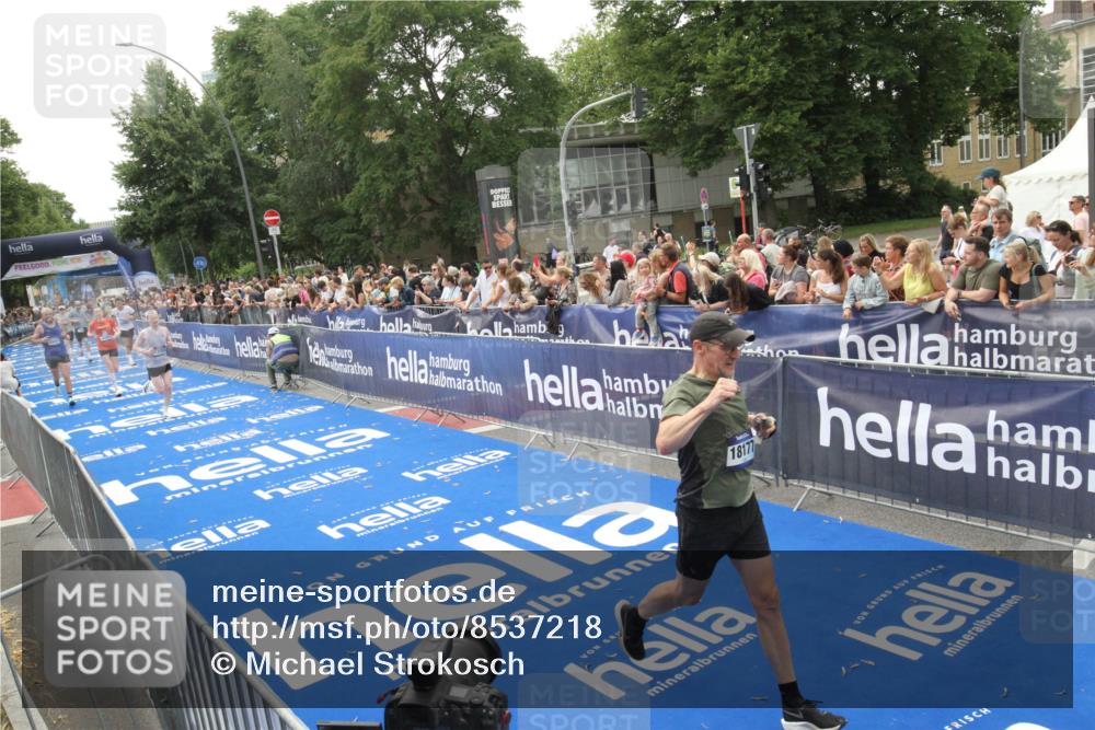 29.06.2025 - hella hamburg halbmarathon Michael Strokosch http://msf.ph/oto/8537218 29.06.2025 10:31:15 Ziel  meine-sportfotos.de