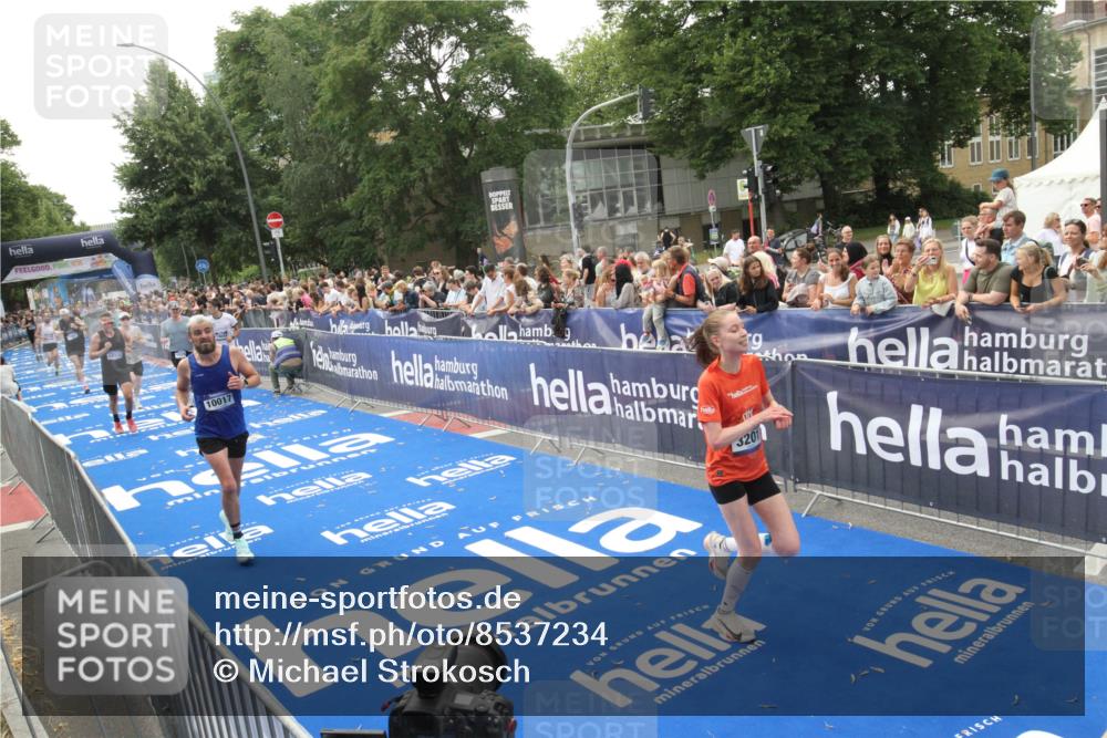 29.06.2025 - hella hamburg halbmarathon Michael Strokosch http://msf.ph/oto/8537234 29.06.2025 10:31:19 Ziel  meine-sportfotos.de