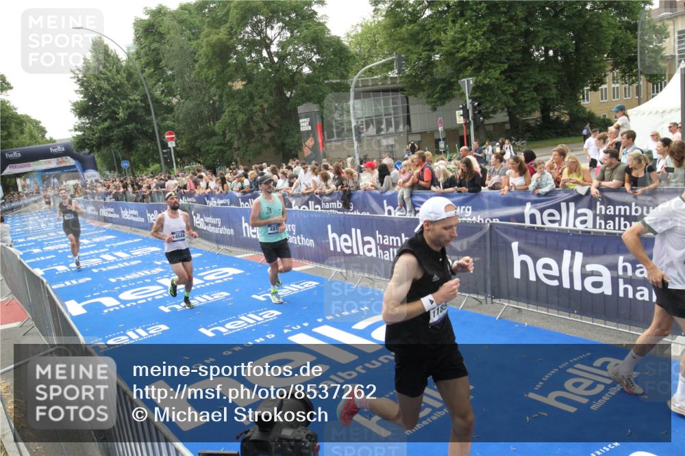 29.06.2025 - hella hamburg halbmarathon Michael Strokosch http://msf.ph/oto/8537262 29.06.2025 10:31:23 Ziel  meine-sportfotos.de