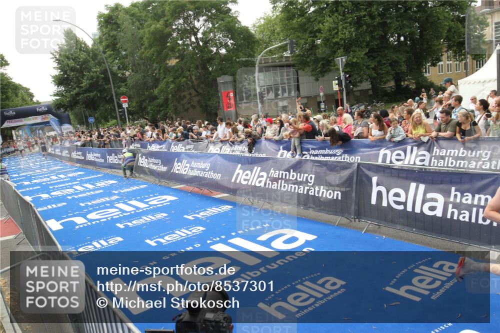 29.06.2025 - hella hamburg halbmarathon Michael Strokosch http://msf.ph/oto/8537301 29.06.2025 10:31:33 Ziel  meine-sportfotos.de