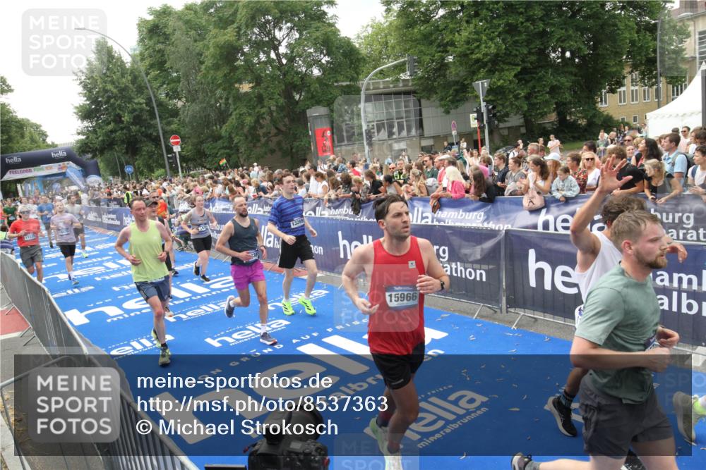 29.06.2025 - hella hamburg halbmarathon Michael Strokosch http://msf.ph/oto/8537363 29.06.2025 10:49:32 Ziel  meine-sportfotos.de