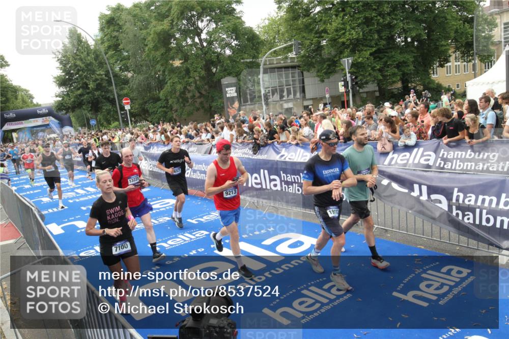 29.06.2025 - hella hamburg halbmarathon Michael Strokosch http://msf.ph/oto/8537524 29.06.2025 10:50:07 Ziel  meine-sportfotos.de