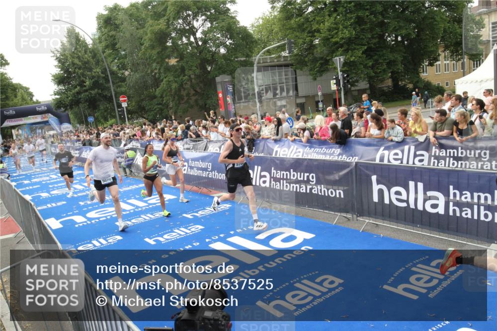29.06.2025 - hella hamburg halbmarathon Michael Strokosch http://msf.ph/oto/8537525 29.06.2025 10:32:33 Ziel  meine-sportfotos.de