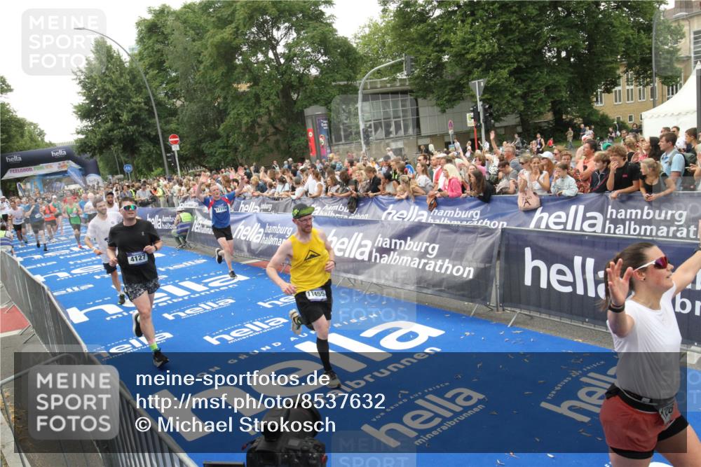 29.06.2025 - hella hamburg halbmarathon Michael Strokosch http://msf.ph/oto/8537632 29.06.2025 10:50:34 Ziel  meine-sportfotos.de