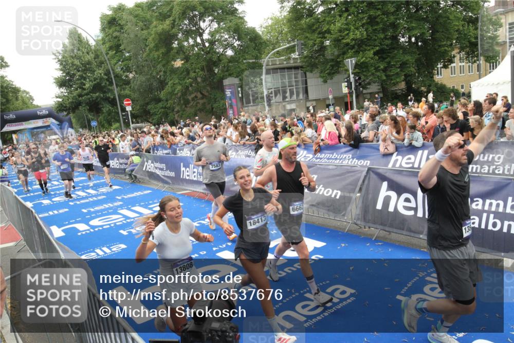 29.06.2025 - hella hamburg halbmarathon Michael Strokosch http://msf.ph/oto/8537676 29.06.2025 10:50:45 Ziel  meine-sportfotos.de