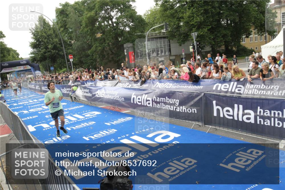 29.06.2025 - hella hamburg halbmarathon Michael Strokosch http://msf.ph/oto/8537692 29.06.2025 10:33:07 Ziel  meine-sportfotos.de