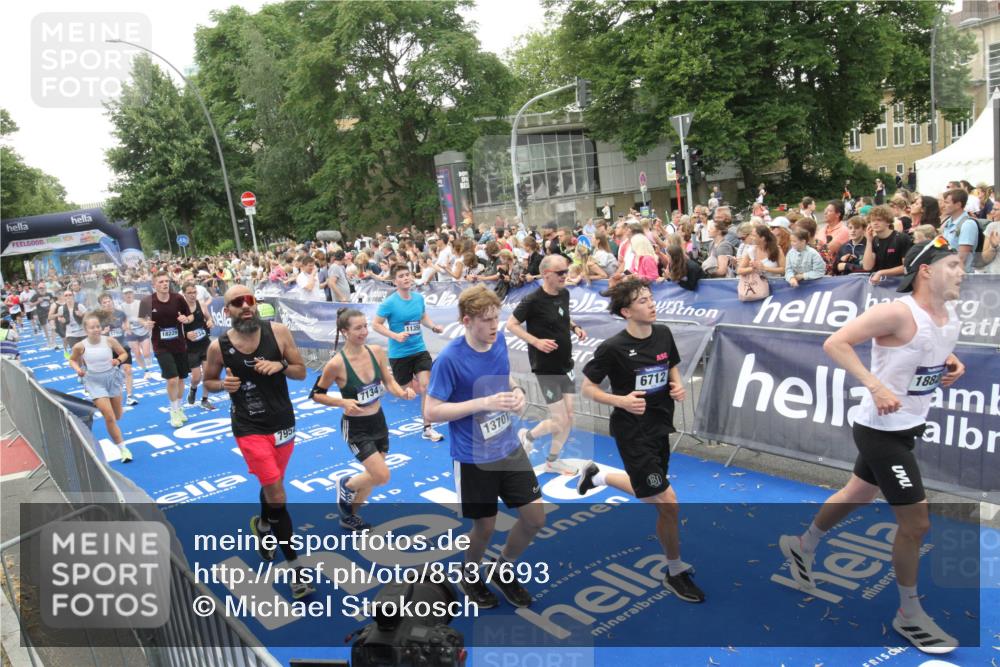 29.06.2025 - hella hamburg halbmarathon Michael Strokosch http://msf.ph/oto/8537693 29.06.2025 10:50:48 Ziel  meine-sportfotos.de