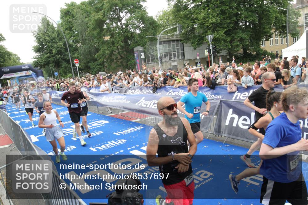 29.06.2025 - hella hamburg halbmarathon Michael Strokosch http://msf.ph/oto/8537697 29.06.2025 10:50:49 Ziel  meine-sportfotos.de