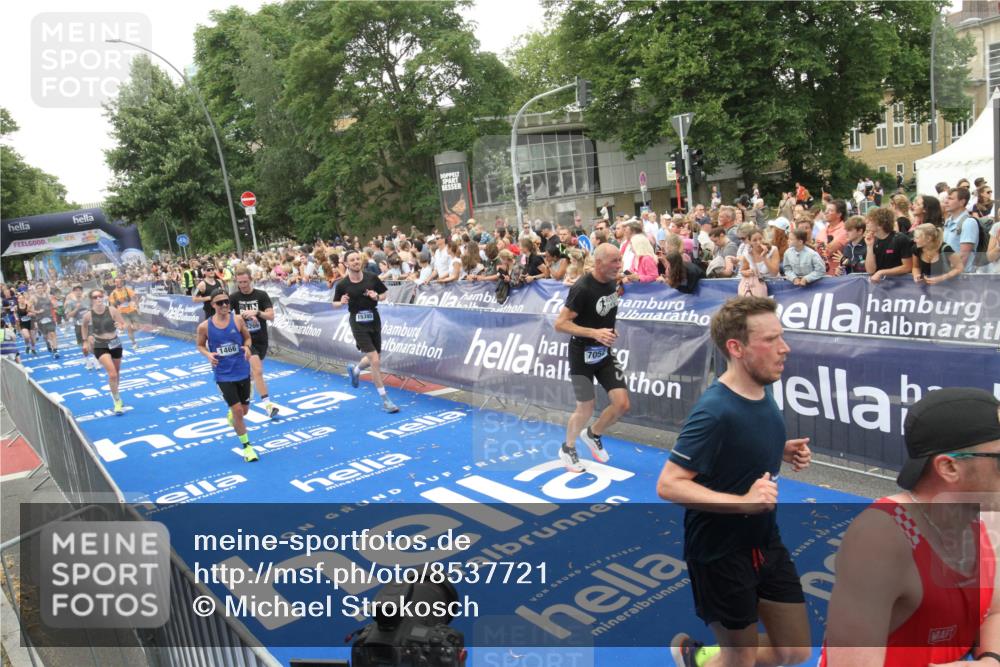 29.06.2025 - hella hamburg halbmarathon Michael Strokosch http://msf.ph/oto/8537721 29.06.2025 10:50:59 Ziel  meine-sportfotos.de