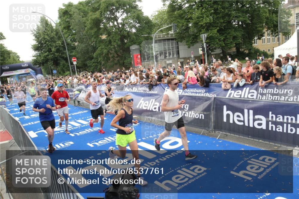 29.06.2025 - hella hamburg halbmarathon Michael Strokosch http://msf.ph/oto/8537761 29.06.2025 10:51:11 Ziel  meine-sportfotos.de