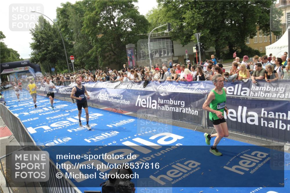 29.06.2025 - hella hamburg halbmarathon Michael Strokosch http://msf.ph/oto/8537816 29.06.2025 10:33:32 Ziel  meine-sportfotos.de