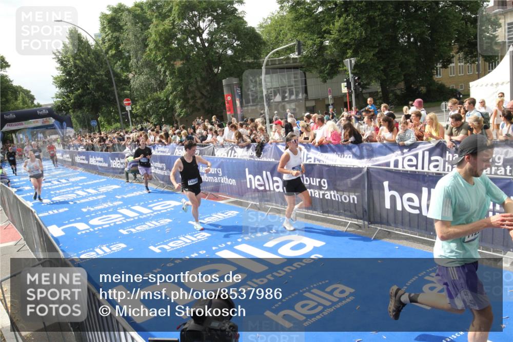 29.06.2025 - hella hamburg halbmarathon Michael Strokosch http://msf.ph/oto/8537986 29.06.2025 10:34:09 Ziel  meine-sportfotos.de