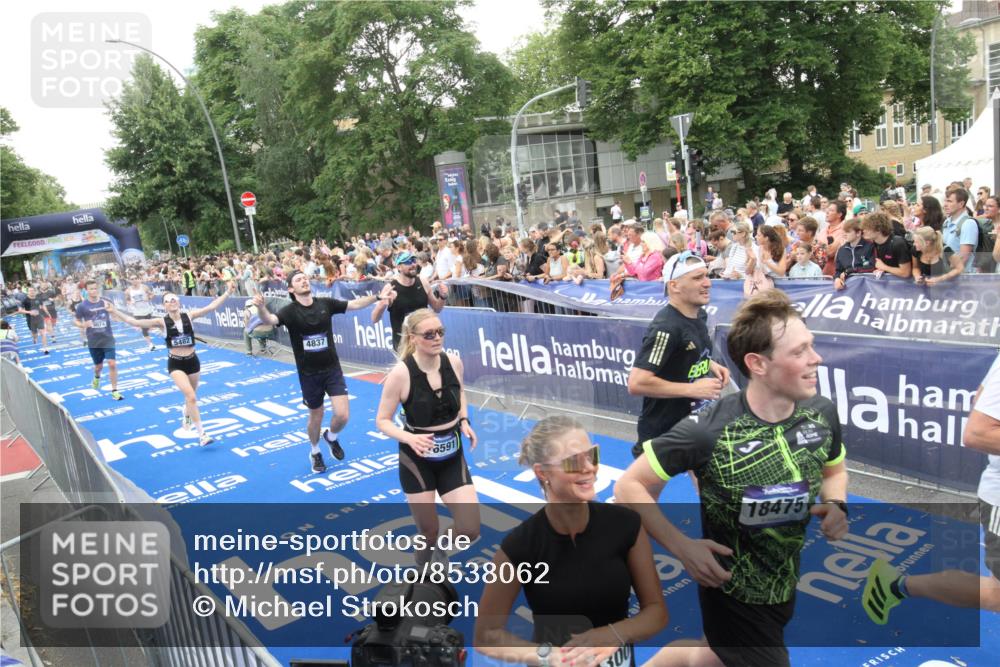 29.06.2025 - hella hamburg halbmarathon Michael Strokosch http://msf.ph/oto/8538062 29.06.2025 10:52:20 Ziel  meine-sportfotos.de