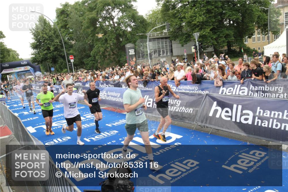 29.06.2025 - hella hamburg halbmarathon Michael Strokosch http://msf.ph/oto/8538116 29.06.2025 10:52:33 Ziel  meine-sportfotos.de