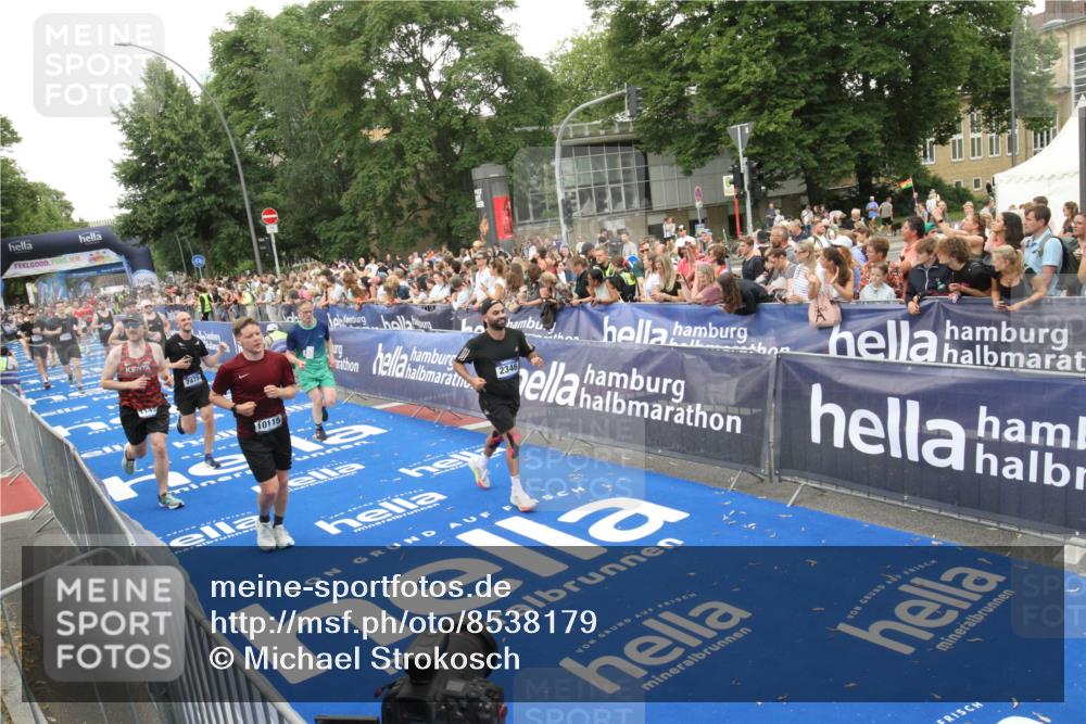 29.06.2025 - hella hamburg halbmarathon Michael Strokosch http://msf.ph/oto/8538179 29.06.2025 10:52:45 Ziel  meine-sportfotos.de
