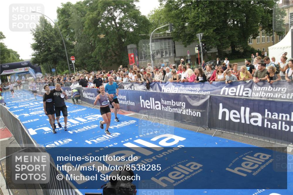 29.06.2025 - hella hamburg halbmarathon Michael Strokosch http://msf.ph/oto/8538285 29.06.2025 10:35:45 Ziel  meine-sportfotos.de