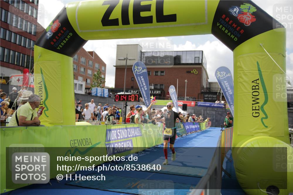 10.08.2025 - GEWOBA Citytriathlon Bremen H.Heesch http://msf.ph/oto/8538640 10.08.2025 11:44:44 Ziel 27, 435, 454 meine-sportfotos.de