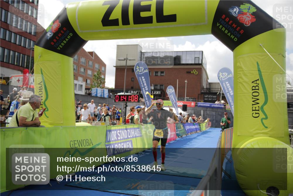 10.08.2025 - GEWOBA Citytriathlon Bremen H.Heesch http://msf.ph/oto/8538645 10.08.2025 11:44:45 Ziel 27, 435, 454 meine-sportfotos.de